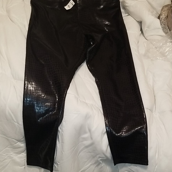 Pants - Picture 5 of 6